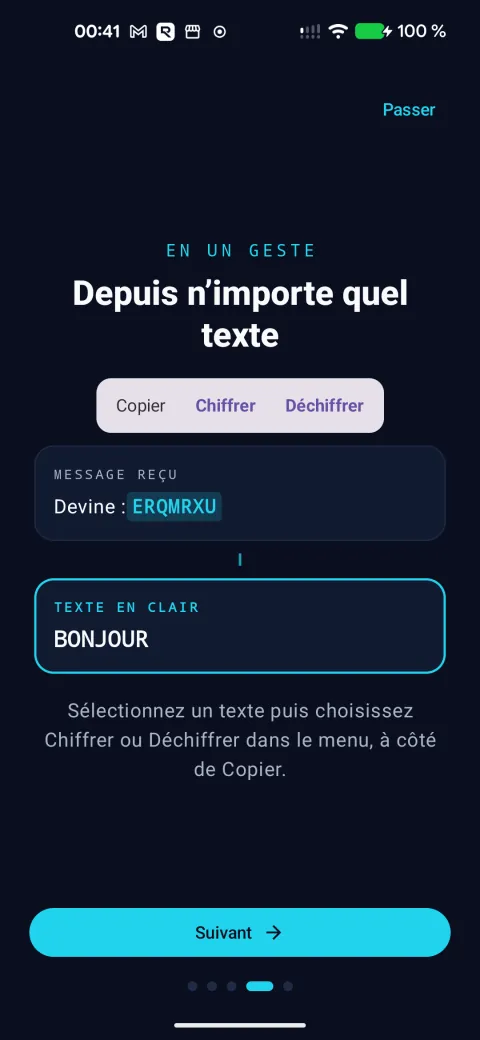 Le menu de sélection de texte avec Chiffrer et Déchiffrer à côté de Copier : le message reçu « ERQMRXU » se lit « BONJOUR ».